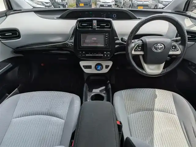 トヨタ プリウス S 栃木県 2016(平28)年 12.6万km グレーメタリック (株)IDOMが運営する【じしゃロン宇都宮店】の自社ローン対象車両になります。こちらは現金またはオートローンご利用時の価格です。自社ローンご希望の方は別途その旨お申付け下さい/純正SDナビ/サンルーフ/衝突軽減システム/クルーズコントロール/レーンキープアシスト/ETC/ドライブレコーダー/プッシュスタート/スマートキー/LEDヘッドライト/フォグランプ/純正15インチAW/ドアミラーウインカー