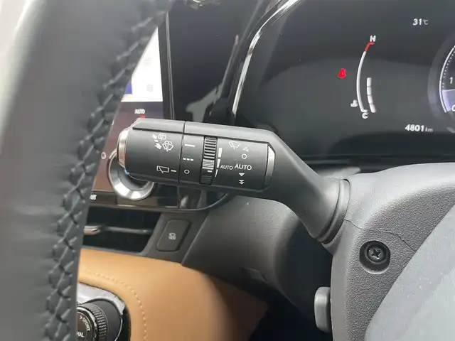 レクサス ＮＸ 250 バージョンL 埼玉県 2023(令5)年 0.5万km ソニッククォーツ ・ワンオーナー/・純正メーカーナビ/・パノラマサンルーフ/・ヘッドアップディスプレイ/・パドルシフト/・前後ドライブレコーダー/・パワーバックドア/・レザーシート（茶革）/・全席シートヒーター/・スマートキー2本/カードキー有/・クリアランスソナー/・レーダークルーズコントロール/・全周囲カメラ