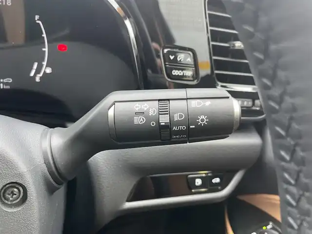 レクサス ＮＸ 250 バージョンL 埼玉県 2023(令5)年 0.5万km ソニッククォーツ ・ワンオーナー/・純正メーカーナビ/・パノラマサンルーフ/・ヘッドアップディスプレイ/・パドルシフト/・前後ドライブレコーダー/・パワーバックドア/・レザーシート（茶革）/・全席シートヒーター/・スマートキー2本/カードキー有/・クリアランスソナー/・レーダークルーズコントロール/・全周囲カメラ