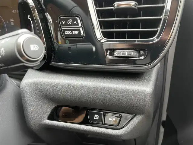 レクサス ＮＸ 250 バージョンL 埼玉県 2023(令5)年 0.5万km ソニッククォーツ ・ワンオーナー/・純正メーカーナビ/・パノラマサンルーフ/・ヘッドアップディスプレイ/・パドルシフト/・前後ドライブレコーダー/・パワーバックドア/・レザーシート（茶革）/・全席シートヒーター/・スマートキー2本/カードキー有/・クリアランスソナー/・レーダークルーズコントロール/・全周囲カメラ