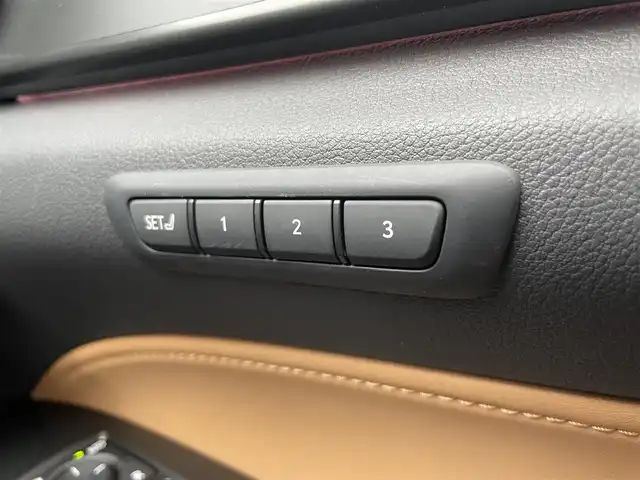 レクサス ＮＸ 250 バージョンL 埼玉県 2023(令5)年 0.5万km ソニッククォーツ ・ワンオーナー/・純正メーカーナビ/・パノラマサンルーフ/・ヘッドアップディスプレイ/・パドルシフト/・前後ドライブレコーダー/・パワーバックドア/・レザーシート（茶革）/・全席シートヒーター/・スマートキー2本/カードキー有/・クリアランスソナー/・レーダークルーズコントロール/・全周囲カメラ