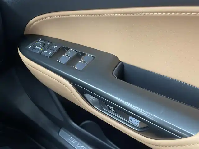 レクサス ＮＸ 250 バージョンL 埼玉県 2023(令5)年 0.5万km ソニッククォーツ ・ワンオーナー/・純正メーカーナビ/・パノラマサンルーフ/・ヘッドアップディスプレイ/・パドルシフト/・前後ドライブレコーダー/・パワーバックドア/・レザーシート（茶革）/・全席シートヒーター/・スマートキー2本/カードキー有/・クリアランスソナー/・レーダークルーズコントロール/・全周囲カメラ