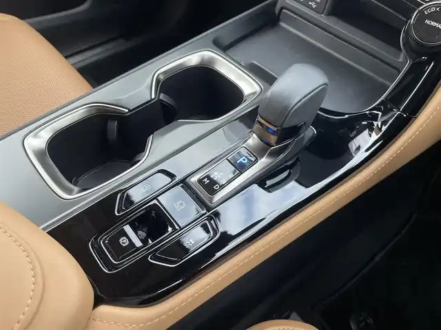 レクサス ＮＸ 250 バージョンL 埼玉県 2023(令5)年 0.5万km ソニッククォーツ ・ワンオーナー/・純正メーカーナビ/・パノラマサンルーフ/・ヘッドアップディスプレイ/・パドルシフト/・前後ドライブレコーダー/・パワーバックドア/・レザーシート（茶革）/・全席シートヒーター/・スマートキー2本/カードキー有/・クリアランスソナー/・レーダークルーズコントロール/・全周囲カメラ