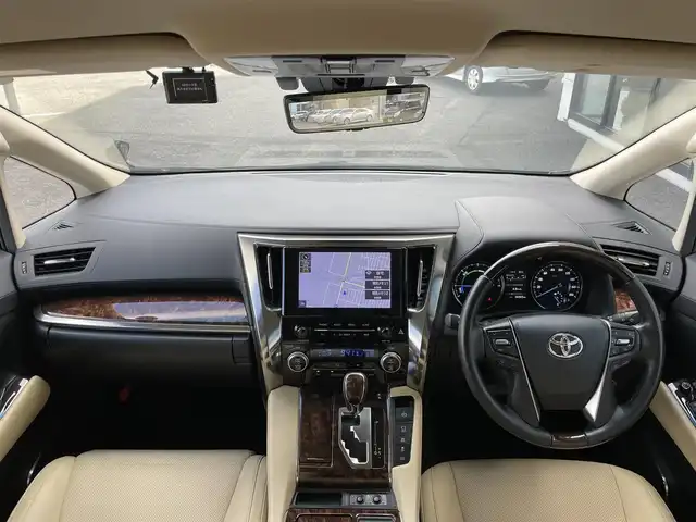 トヨタ アルファードハイブリット G Fパッケージ 道央・札幌 2022(令4)年 3.7万km ブラック ４WD/純正メーカーナビ/CD/DVD/BT/フルセグ/純正フリップダウンモニター/トヨタセーフティセンス/プリクラッシュセーフティ/横滑り防止装置/レーダークルーズコントロール/レーンキープアシスト/クリアランスソナー/ブラインドスポットモニター/パーキングブレーキサポート/リアクロストラフィックアラート/ロードサインアシスト/バックカメラ/ビルトインETC2.0/ドライブレコーダー/EVMODE/ECOMODE/両側パワースライドドア/パワーバックドア/前席/２列目パワーシート/D席メモリーシート/前席シートヒーター/前席エアシート/N席/２列目オットマン/レザーシート/革巻きウッドコンビステアリング/ステアリングリモコン/ハンドルヒーター/AC100V/電動パーキング/ブレーキホールド/デジタルインナーミラー/MTモード付AT/プッシュスタート/スマートキー/LEDヘッドライト/オートライト/オートハイビーム/フォグランプ/電動格納ミラー/ウィンカーミラー/純正フロアマット/ドアバイザー/スペアキー