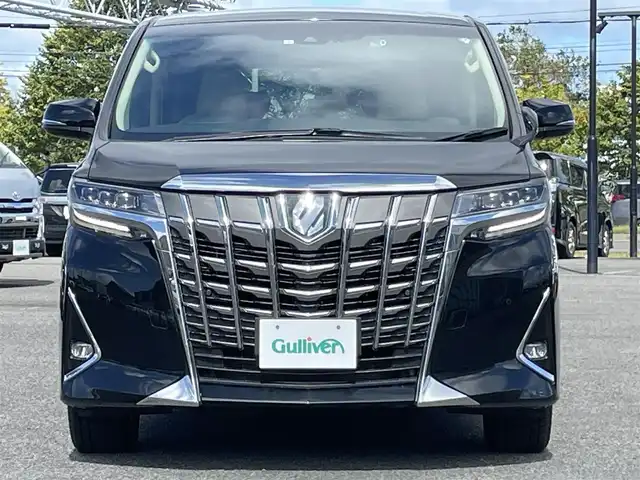 トヨタ アルファードハイブリット G Fパッケージ 道央・札幌 2022(令4)年 3.7万km ブラック ４WD/純正メーカーナビ/CD/DVD/BT/フルセグ/純正フリップダウンモニター/トヨタセーフティセンス/プリクラッシュセーフティ/横滑り防止装置/レーダークルーズコントロール/レーンキープアシスト/クリアランスソナー/ブラインドスポットモニター/パーキングブレーキサポート/リアクロストラフィックアラート/ロードサインアシスト/バックカメラ/ビルトインETC2.0/ドライブレコーダー/EVMODE/ECOMODE/両側パワースライドドア/パワーバックドア/前席/２列目パワーシート/D席メモリーシート/前席シートヒーター/前席エアシート/N席/２列目オットマン/レザーシート/革巻きウッドコンビステアリング/ステアリングリモコン/ハンドルヒーター/AC100V/電動パーキング/ブレーキホールド/デジタルインナーミラー/MTモード付AT/プッシュスタート/スマートキー/LEDヘッドライト/オートライト/オートハイビーム/フォグランプ/電動格納ミラー/ウィンカーミラー/純正フロアマット/ドアバイザー/スペアキー