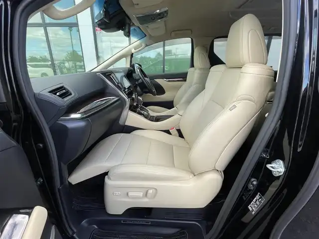 トヨタ アルファードハイブリット G Fパッケージ 道央・札幌 2022(令4)年 3.7万km ブラック ４WD/純正メーカーナビ/CD/DVD/BT/フルセグ/純正フリップダウンモニター/トヨタセーフティセンス/プリクラッシュセーフティ/横滑り防止装置/レーダークルーズコントロール/レーンキープアシスト/クリアランスソナー/ブラインドスポットモニター/パーキングブレーキサポート/リアクロストラフィックアラート/ロードサインアシスト/バックカメラ/ビルトインETC2.0/ドライブレコーダー/EVMODE/ECOMODE/両側パワースライドドア/パワーバックドア/前席/２列目パワーシート/D席メモリーシート/前席シートヒーター/前席エアシート/N席/２列目オットマン/レザーシート/革巻きウッドコンビステアリング/ステアリングリモコン/ハンドルヒーター/AC100V/電動パーキング/ブレーキホールド/デジタルインナーミラー/MTモード付AT/プッシュスタート/スマートキー/LEDヘッドライト/オートライト/オートハイビーム/フォグランプ/電動格納ミラー/ウィンカーミラー/純正フロアマット/ドアバイザー/スペアキー