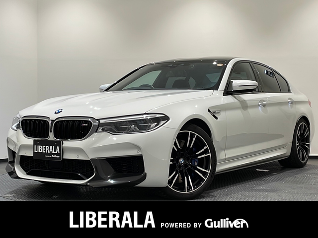 ＢＭＷ Ｍ５ 新潟県 2018(平30)年 3.5万km アルピンホワイトⅢ コンフォートパッケージ/-フロントマッサージシート/-ステアリングホイールヒーティング/-アンビエントエアパッケージ/M Performance エアロダイナミックパッケージ/-カーボンフロントスプリッター/-カーボンサイドシル/-カーボンリヤディフューザー/-カーボンリヤスポイラー/harman/kardon/HDDナビゲーションシステム/・CD/DVD/USB/TV/BT/ドライビングアシストプラス/BMWヘッドアップディスプレイ/パーキングアシストプラス/アダプティブLEDヘッドライト/オートマチックトランクリッドオペレーション/アンビエントライト/アダプティブクルーズコントロール/4ゾーンオートマチックエアコン/BMWジェスチャーコントロール/パワーシート/シートヒーター/ベンチレーション/ワイアレス充電/ドライブレコーダー/レーダー探知機