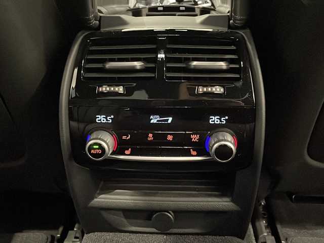 ＢＭＷ Ｍ５ 新潟県 2018(平30)年 3.5万km アルピンホワイトⅢ コンフォートパッケージ/-フロントマッサージシート/-ステアリングホイールヒーティング/-アンビエントエアパッケージ/M Performance エアロダイナミックパッケージ/-カーボンフロントスプリッター/-カーボンサイドシル/-カーボンリヤディフューザー/-カーボンリヤスポイラー/harman/kardon/HDDナビゲーションシステム/・CD/DVD/USB/TV/BT/ドライビングアシストプラス/BMWヘッドアップディスプレイ/パーキングアシストプラス/アダプティブLEDヘッドライト/オートマチックトランクリッドオペレーション/アンビエントライト/アダプティブクルーズコントロール/4ゾーンオートマチックエアコン/BMWジェスチャーコントロール/パワーシート/シートヒーター/ベンチレーション/ワイアレス充電/ドライブレコーダー/レーダー探知機