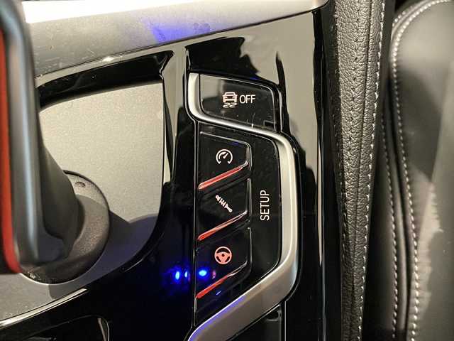 ＢＭＷ Ｍ５ 新潟県 2018(平30)年 3.5万km アルピンホワイトⅢ コンフォートパッケージ/-フロントマッサージシート/-ステアリングホイールヒーティング/-アンビエントエアパッケージ/M Performance エアロダイナミックパッケージ/-カーボンフロントスプリッター/-カーボンサイドシル/-カーボンリヤディフューザー/-カーボンリヤスポイラー/harman/kardon/HDDナビゲーションシステム/・CD/DVD/USB/TV/BT/ドライビングアシストプラス/BMWヘッドアップディスプレイ/パーキングアシストプラス/アダプティブLEDヘッドライト/オートマチックトランクリッドオペレーション/アンビエントライト/アダプティブクルーズコントロール/4ゾーンオートマチックエアコン/BMWジェスチャーコントロール/パワーシート/シートヒーター/ベンチレーション/ワイアレス充電/ドライブレコーダー/レーダー探知機