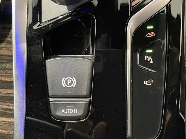 ＢＭＷ Ｍ５ 新潟県 2018(平30)年 3.5万km アルピンホワイトⅢ コンフォートパッケージ/-フロントマッサージシート/-ステアリングホイールヒーティング/-アンビエントエアパッケージ/M Performance エアロダイナミックパッケージ/-カーボンフロントスプリッター/-カーボンサイドシル/-カーボンリヤディフューザー/-カーボンリヤスポイラー/harman/kardon/HDDナビゲーションシステム/・CD/DVD/USB/TV/BT/ドライビングアシストプラス/BMWヘッドアップディスプレイ/パーキングアシストプラス/アダプティブLEDヘッドライト/オートマチックトランクリッドオペレーション/アンビエントライト/アダプティブクルーズコントロール/4ゾーンオートマチックエアコン/BMWジェスチャーコントロール/パワーシート/シートヒーター/ベンチレーション/ワイアレス充電/ドライブレコーダー/レーダー探知機