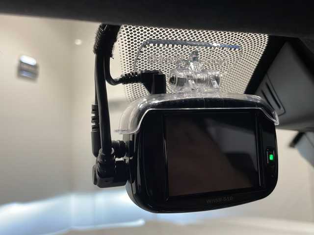 ＢＭＷ Ｍ５ 新潟県 2018(平30)年 3.5万km アルピンホワイトⅢ コンフォートパッケージ/-フロントマッサージシート/-ステアリングホイールヒーティング/-アンビエントエアパッケージ/M Performance エアロダイナミックパッケージ/-カーボンフロントスプリッター/-カーボンサイドシル/-カーボンリヤディフューザー/-カーボンリヤスポイラー/harman/kardon/HDDナビゲーションシステム/・CD/DVD/USB/TV/BT/ドライビングアシストプラス/BMWヘッドアップディスプレイ/パーキングアシストプラス/アダプティブLEDヘッドライト/オートマチックトランクリッドオペレーション/アンビエントライト/アダプティブクルーズコントロール/4ゾーンオートマチックエアコン/BMWジェスチャーコントロール/パワーシート/シートヒーター/ベンチレーション/ワイアレス充電/ドライブレコーダー/レーダー探知機