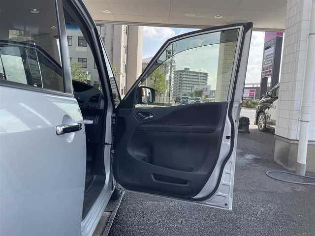 日産 セレナ 20X Vセレ +セーフ Sハイブリッド 岡山県 2015(平27)年 9万km ブリリアントシルバー 登録時走行距離89461キロ/純正SDナビ/AM/FM/Bluetooth/TV/SD/DVD/バックカメラ/クルーズコントロール/アイドリングストップ/両側パワースライドドア/純正15インチAW/スマートキー/プッシュスタート/ビルトインETC