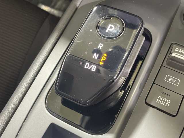 日産 ノート S 神奈川県 2021(令3)年 2.2万km ダークメタルグレー 純正9インチナビ/（AM/FM/フルセグTV/Bluetooth/CD/iPod）/インテリジェントアラウンドビューモニター/インテリジェントルームミラー/LEDヘッドランプ/前方ドライブレコーダー【DH5-D】/ブラインドスポットモニター【BSM】/純正フロアマット/オートライト/オートマチックハイビーム/アイドリングストップ/ウィンカーミラー/電動格納ミラー/プッシュスタート/スマートキー/インテリジェント エマージェンシーブレーキ/踏み間違い衝突防止アシスト/フロント&バックソナー/後側方車両検知警報【BSW】/後退時車両検知警報【RCTA】/取扱説明書/スペアキー