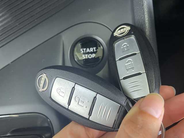 日産 ノート S 神奈川県 2021(令3)年 2.2万km ダークメタルグレー 純正9インチナビ/（AM/FM/フルセグTV/Bluetooth/CD/iPod）/インテリジェントアラウンドビューモニター/インテリジェントルームミラー/LEDヘッドランプ/前方ドライブレコーダー【DH5-D】/ブラインドスポットモニター【BSM】/純正フロアマット/オートライト/オートマチックハイビーム/アイドリングストップ/ウィンカーミラー/電動格納ミラー/プッシュスタート/スマートキー/インテリジェント エマージェンシーブレーキ/踏み間違い衝突防止アシスト/フロント&バックソナー/後側方車両検知警報【BSW】/後退時車両検知警報【RCTA】/取扱説明書/スペアキー