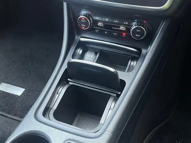 メルセデス・ベンツ ＣＬＡ２２０ 4MATIC 山梨県 2018(平30)年 2.2万km コスモスブラック ・本革シート/・シートヒーター/・ディスタンスパイロットディストロニック/・アクティブブレーキアシスト/・アテンションアシスト/・ブラインドスポットアシスト/・レーンキープアシスト/・ETC/・オートLEDヘッドランプ/・純正18インチAW/・キーレスゴー/・パークトロニック/・アイドリングストップ