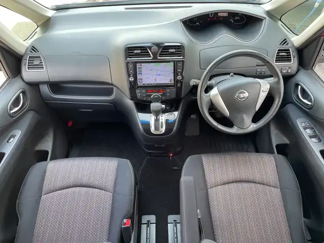 日産 セレナ ハイウェイS G S HV Aセーフ 兵庫県 2014(平26)年 3.9万km プレミアムディープコーラルM 純正ナビ/ドライブレコーダー一体型ルームミラー/ETC/クルーズコントロール/アイドリングストップ/ヒルスタートアシスタント/アラウンドビューモニター/フロント/バックソナー/エマージェンシーブレーキ/LDW(車線逸脱警報)/踏み間違い衝突防止アシスト/ふらつき警報/パワースライドドア(運転席側/助手席側)/ハロゲンヘッドランプ/オートライト/フロントフォグランプ/ボディ同色電動格納ドアミラー/ウィンカーミラー/革巻きステアリングホイール/SRSエアバック(運転席/助手席)/プラズマクラスター付オートエアコン/リアオートエアコン/ブラックジャガード織物/トリコットコンビシート/折りたたみ格納式パーソナルテーブル(2列目)/インテリジェントキー/プッシュエンジンスターター