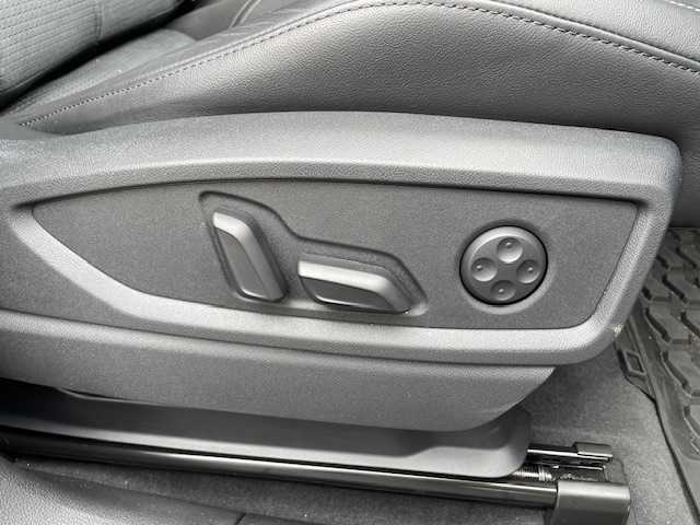 アウディ Ｑ５ SB 40TDIクワトロ Sライン 茨城県 2022(令4)年 1.3万km グレイシアホワイトメタリック ワンオーナー　/アダプティブクルーズコントロール　/バーチャルコックピット/Audiプレセンス/Audiアクティブブレーンアシスト/Audiサイドアシスト/サラウンドビューカメラ　/純正ナビ　/フルセグＴＶ　/ＥＴＣ２．０　/純正アルミホイール　/パークアシスト　/ハーフレザーシート/D+N席電動シート/D席メモリーシート/全席ヒートシーター　/ダウンヒルアシストコントロール/保証書/取扱説明書