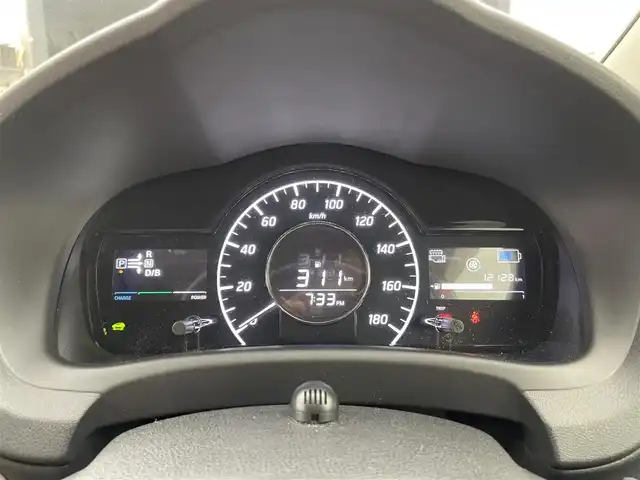 日産 ノート e－パワー メダリスト 埼玉県 2016(平28)年 1.3万km ガーネットレッド 純正SDナビ/ CD DVD フルセグTV Bluetooth/アラウンドビューモニター/デジタルインナーミラー/エマージェンシーブレーキ/レーンキープアシスト/ドライブレコーダー/LEDオートライト/ETC/純正アルミホイール/スマートキー