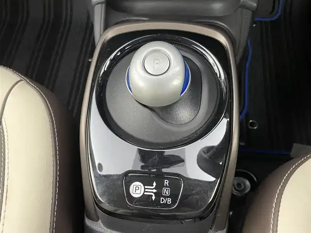 日産 ノート e－パワー メダリスト 埼玉県 2016(平28)年 1.3万km ガーネットレッド 純正SDナビ/ CD DVD フルセグTV Bluetooth/アラウンドビューモニター/デジタルインナーミラー/エマージェンシーブレーキ/レーンキープアシスト/ドライブレコーダー/LEDオートライト/ETC/純正アルミホイール/スマートキー