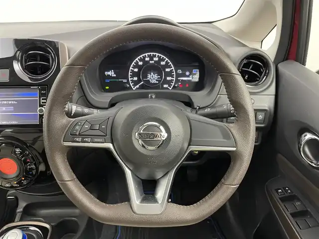 日産 ノート e－パワー メダリスト 埼玉県 2016(平28)年 1.3万km ガーネットレッド 純正SDナビ/ CD DVD フルセグTV Bluetooth/アラウンドビューモニター/デジタルインナーミラー/エマージェンシーブレーキ/レーンキープアシスト/ドライブレコーダー/LEDオートライト/ETC/純正アルミホイール/スマートキー
