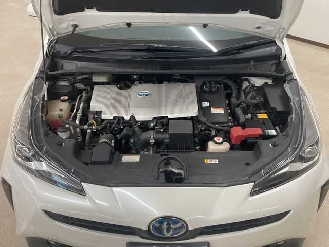 トヨタ プリウス S 熊本県 2019(令1)年 6.4万km ホワイトパールクリスタルシャイン 純正ＳＤナビ（ＣＤ/ＤＶＤ/ＢＴ/フルセグ/ラジオ）/バックカメラ/ＥＴＣ/クルーズコントロール/前方ドライブレコーダー/前後コーナーセンサー/衝突軽減システム/レーンキープアシスト/横滑り防止装置/オートライト/オートハイビーム/スマートキー×２/ドアバイザー/純正フロアマット