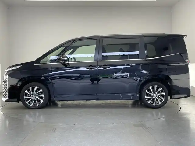 トヨタ ヴォクシー S－Z 愛知県 2022(令4)年 3.6万km アティチュードブラックマイカ 純正１０．５型ナビＴＶ　純正１４型後席モニター　禁煙　快適利便Ｈｉｇｈ　シートヒーター　デジタルインナミラー　パワーバックドア　オットマン　バックカメラ　衝突軽減　追従クルコン　ＨＤＭＩ　ハーフレザー　セーフティセンス　HUD　コーナーセンサー　LEDオートライト