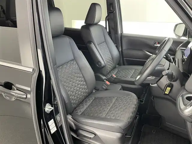 トヨタ ヴォクシー S－Z 愛知県 2022(令4)年 3.6万km アティチュードブラックマイカ 純正１０．５型ナビＴＶ　純正１４型後席モニター　禁煙　快適利便Ｈｉｇｈ　シートヒーター　デジタルインナミラー　パワーバックドア　オットマン　バックカメラ　衝突軽減　追従クルコン　ＨＤＭＩ　ハーフレザー　セーフティセンス　HUD　コーナーセンサー　LEDオートライト