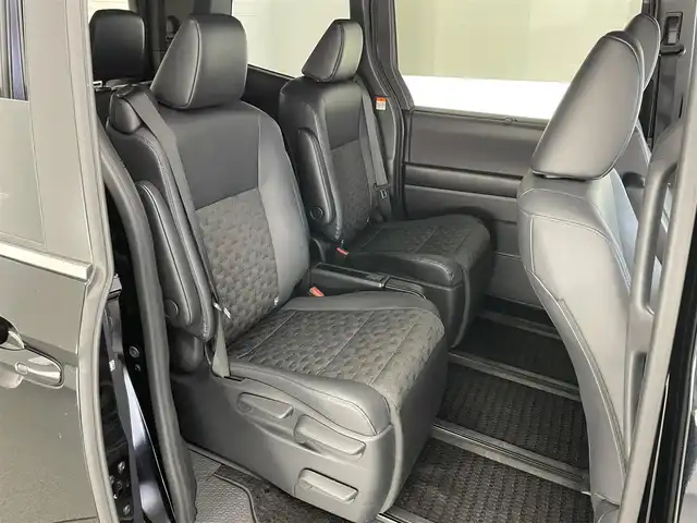 トヨタ ヴォクシー S－Z 愛知県 2022(令4)年 3.6万km アティチュードブラックマイカ 純正１０．５型ナビＴＶ　純正１４型後席モニター　禁煙　快適利便Ｈｉｇｈ　シートヒーター　デジタルインナミラー　パワーバックドア　オットマン　バックカメラ　衝突軽減　追従クルコン　ＨＤＭＩ　ハーフレザー　セーフティセンス　HUD　コーナーセンサー　LEDオートライト