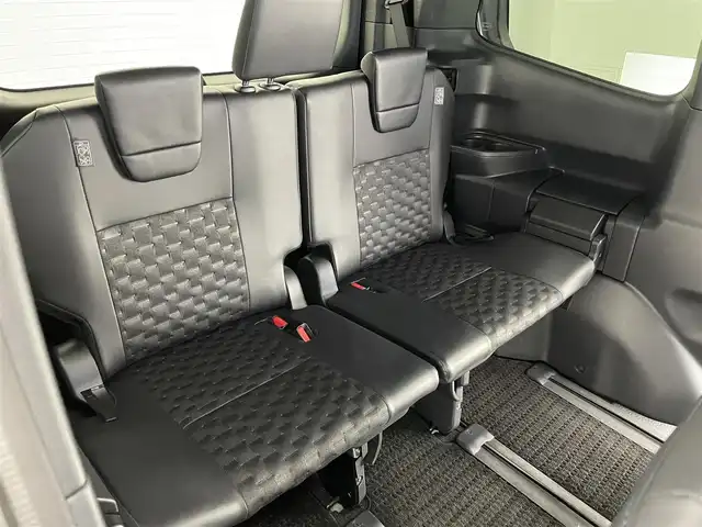 トヨタ ヴォクシー S－Z 愛知県 2022(令4)年 3.6万km アティチュードブラックマイカ 純正１０．５型ナビＴＶ　純正１４型後席モニター　禁煙　快適利便Ｈｉｇｈ　シートヒーター　デジタルインナミラー　パワーバックドア　オットマン　バックカメラ　衝突軽減　追従クルコン　ＨＤＭＩ　ハーフレザー　セーフティセンス　HUD　コーナーセンサー　LEDオートライト