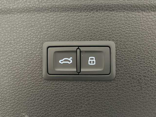 アウディ ＳＱ５ 新潟県 2022(令4)年 3.8万km ミトスブラックメタリック パノラマサンルーフ/レザーパッケージ/・ファインナッパレザーダイヤモンドステッチ/・Bang & Olufsen 3D アドバンストサウンドシステム/・シートヒーター（フロント/リヤ）/コンフォートパッケージ/・スマートフォンワイヤレスチャージング/リヤシートUSBチャージング/・ステアリングヒーター/マトリクスLEDライト/バーチャルコックピット/MMI ナビゲーション/Apple Car Play/Android Auto/TVチューナー/サラウンドビューカメラ/アダプティブクルーズコントロール/アクティブレーンアシスト/アウディプレセンスシティ/アウディサイドアシスト/パワーシート/ETC2.0/ドライブレコーダー