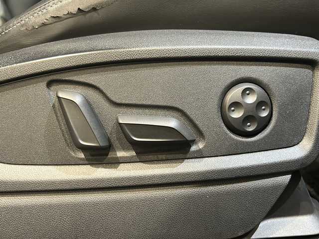 アウディ ＳＱ５ 新潟県 2022(令4)年 3.8万km ミトスブラックメタリック パノラマサンルーフ/レザーパッケージ/・ファインナッパレザーダイヤモンドステッチ/・Bang & Olufsen 3D アドバンストサウンドシステム/・シートヒーター（フロント/リヤ）/コンフォートパッケージ/・スマートフォンワイヤレスチャージング/リヤシートUSBチャージング/・ステアリングヒーター/マトリクスLEDライト/バーチャルコックピット/MMI ナビゲーション/Apple Car Play/Android Auto/TVチューナー/サラウンドビューカメラ/アダプティブクルーズコントロール/アクティブレーンアシスト/アウディプレセンスシティ/アウディサイドアシスト/パワーシート/ETC2.0/ドライブレコーダー