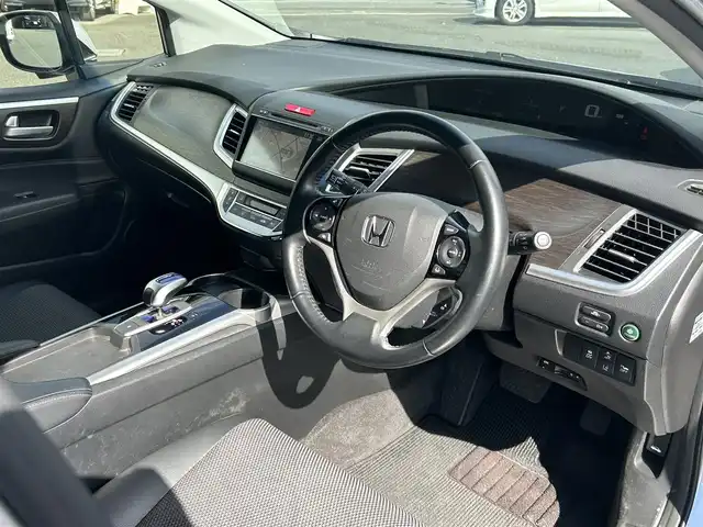 ホンダ ジェイド ハイブリッド X 東京都 2017(平29)年 8.8万km スーパープラチナメタリック (株)IDOMが運営する【じしゃロン昭島店】の自社ローン専用車両になります。こちらは現金またはオートローンご利用時の価格です。自社ローンご希望の方は別途その旨お申付け下さい/純正インターナビ/バックカメラ/ドライブレコーダー/ホンダセンシング/ハーフレザーシート/LEDライト/電動格納ミラー/純正フロアマット