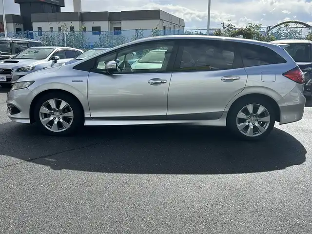 ホンダ ジェイド ハイブリッド X 東京都 2017(平29)年 8.8万km スーパープラチナメタリック (株)IDOMが運営する【じしゃロン昭島店】の自社ローン専用車両になります。こちらは現金またはオートローンご利用時の価格です。自社ローンご希望の方は別途その旨お申付け下さい/純正インターナビ/バックカメラ/ドライブレコーダー/ホンダセンシング/ハーフレザーシート/LEDライト/電動格納ミラー/純正フロアマット