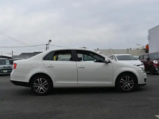 フォルクスワーゲン ジェッタ 2．0 福岡県 2006(平18)年 5.3万km 白 　VWジェッタ　2.0　/社外HDDナビ/　　CD/DVD　/　　CN-HDS625D/バックカメラ/ETC/電格ミラー/取扱説明書あり/スペアキーあり