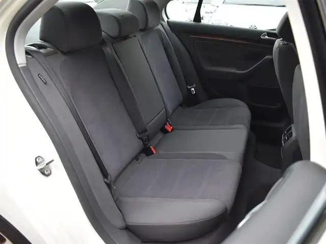 フォルクスワーゲン ジェッタ 2．0 福岡県 2006(平18)年 5.3万km 白 　VWジェッタ　2.0　/社外HDDナビ/　　CD/DVD　/　　CN-HDS625D/バックカメラ/ETC/電格ミラー/取扱説明書あり/スペアキーあり