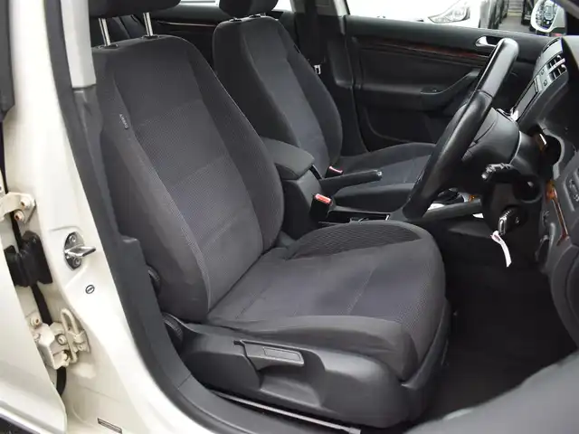 フォルクスワーゲン ジェッタ 2．0 福岡県 2006(平18)年 5.3万km 白 　VWジェッタ　2.0　/社外HDDナビ/　　CD/DVD　/　　CN-HDS625D/バックカメラ/ETC/電格ミラー/取扱説明書あり/スペアキーあり