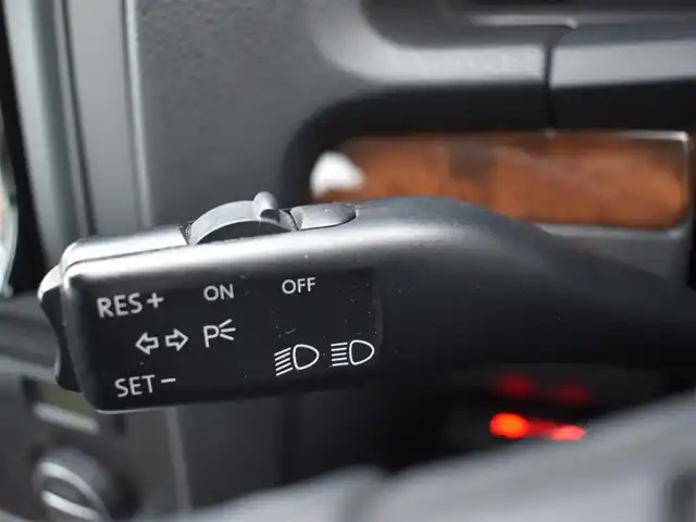 フォルクスワーゲン ジェッタ 2．0 福岡県 2006(平18)年 5.3万km 白 　VWジェッタ　2.0　/社外HDDナビ/　　CD/DVD　/　　CN-HDS625D/バックカメラ/ETC/電格ミラー/取扱説明書あり/スペアキーあり