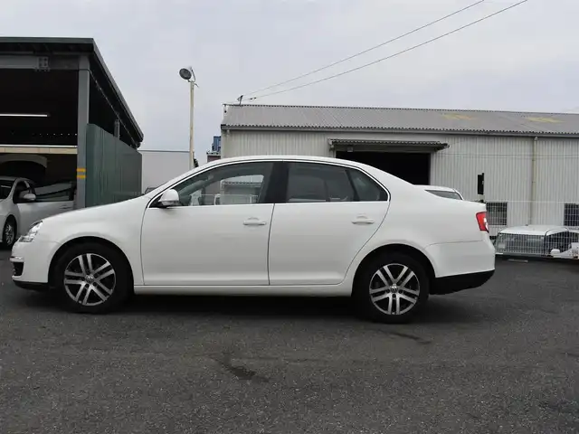 フォルクスワーゲン ジェッタ 2．0 福岡県 2006(平18)年 5.3万km 白 　VWジェッタ　2.0　/社外HDDナビ/　　CD/DVD　/　　CN-HDS625D/バックカメラ/ETC/電格ミラー/取扱説明書あり/スペアキーあり