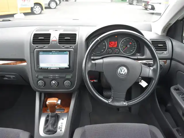 フォルクスワーゲン ジェッタ 2．0 福岡県 2006(平18)年 5.3万km 白 　VWジェッタ　2.0　/社外HDDナビ/　　CD/DVD　/　　CN-HDS625D/バックカメラ/ETC/電格ミラー/取扱説明書あり/スペアキーあり