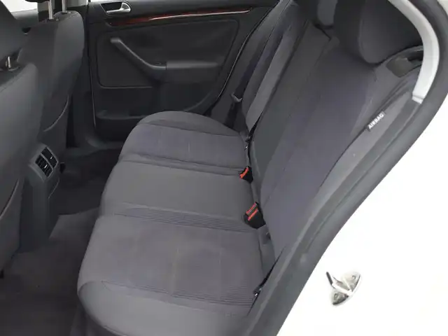 フォルクスワーゲン ジェッタ 2．0 福岡県 2006(平18)年 5.3万km 白 　VWジェッタ　2.0　/社外HDDナビ/　　CD/DVD　/　　CN-HDS625D/バックカメラ/ETC/電格ミラー/取扱説明書あり/スペアキーあり