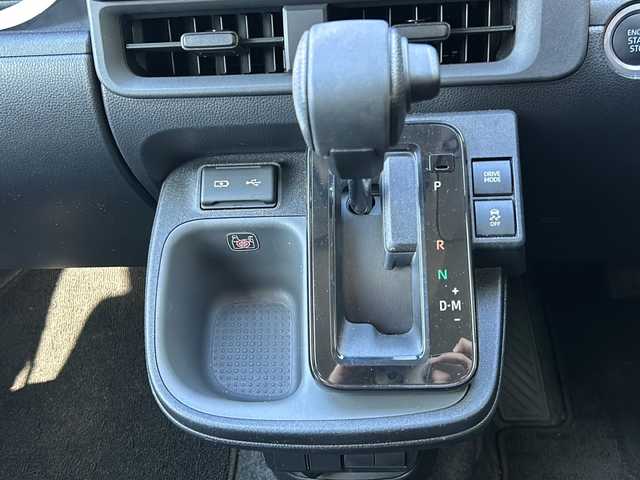 トヨタ シエンタ G 静岡県 2022(令4)年 3.5万km アーバンカーキ 純正メモリナビ/・フルセグＴＶ/・Bluetooth/・USB/・AM/・FM/主要装備/・両側パワスラ/・衝突軽減/・レーンキープ/・追従クルコン/・コーナーセンサー前後/・全方位カメラ/・ETC/・録画機能付きデジタルインナーミラー/・MTモード付/・ステリモ/・LEDヘッドライト/・オートライト/・オートハイビーム/・フォグランプ/・社外フロアマット/・スマートキー/・プッシュスタート