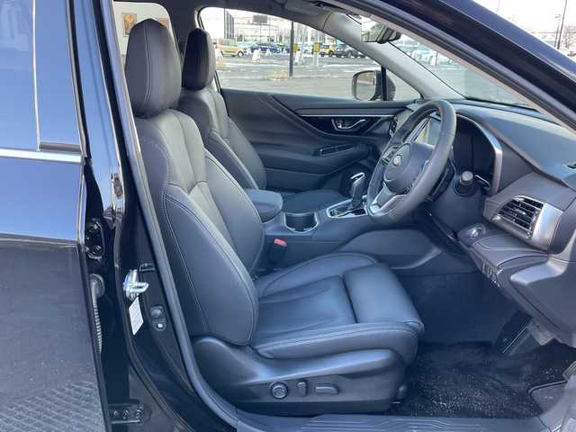 スバル アウトバック ブラックセレクション 道央・札幌 2024(令6)年 0.3万km クリスタルブラックシリカ ４ＷＤ/ワンオーナー/純正ナビ/【ＢＴ／ＵＳＢ】/フロント／サイド／バックカメラ/革巻きステアリング/ステアリングスイッチ/パドルシフト/ステアリングヒーター/レーダークルーズコントロール/レーンキープアシスト/スバルリアビークルディテクション/ドライバーモニタリング/ステアリング連動ヘッドランプ/ＬＥＤ/フォグ／リアフォグランプ/ウィンカーミラー/前席パワーシート/前席シートヒータ／エアシート/運転席シートメモリ/ドライブレコーダー/デジタルインナーミラー/純正ＡＷ付夏タイヤ積み込み/純正エンジンスターター