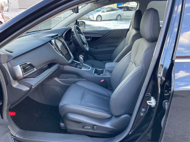 スバル アウトバック ブラックセレクション 道央・札幌 2024(令6)年 0.3万km クリスタルブラックシリカ ４ＷＤ/ワンオーナー/純正ナビ/【ＢＴ／ＵＳＢ】/フロント／サイド／バックカメラ/革巻きステアリング/ステアリングスイッチ/パドルシフト/ステアリングヒーター/レーダークルーズコントロール/レーンキープアシスト/スバルリアビークルディテクション/ドライバーモニタリング/ステアリング連動ヘッドランプ/ＬＥＤ/フォグ／リアフォグランプ/ウィンカーミラー/前席パワーシート/前席シートヒータ／エアシート/運転席シートメモリ/ドライブレコーダー/デジタルインナーミラー/純正ＡＷ付夏タイヤ積み込み/純正エンジンスターター