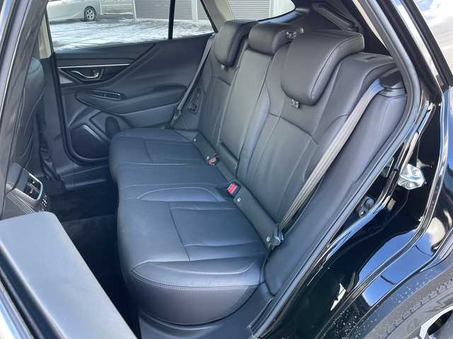 スバル アウトバック ブラックセレクション 道央・札幌 2024(令6)年 0.3万km クリスタルブラックシリカ ４ＷＤ/ワンオーナー/純正ナビ/【ＢＴ／ＵＳＢ】/フロント／サイド／バックカメラ/革巻きステアリング/ステアリングスイッチ/パドルシフト/ステアリングヒーター/レーダークルーズコントロール/レーンキープアシスト/スバルリアビークルディテクション/ドライバーモニタリング/ステアリング連動ヘッドランプ/ＬＥＤ/フォグ／リアフォグランプ/ウィンカーミラー/前席パワーシート/前席シートヒータ／エアシート/運転席シートメモリ/ドライブレコーダー/デジタルインナーミラー/純正ＡＷ付夏タイヤ積み込み/純正エンジンスターター