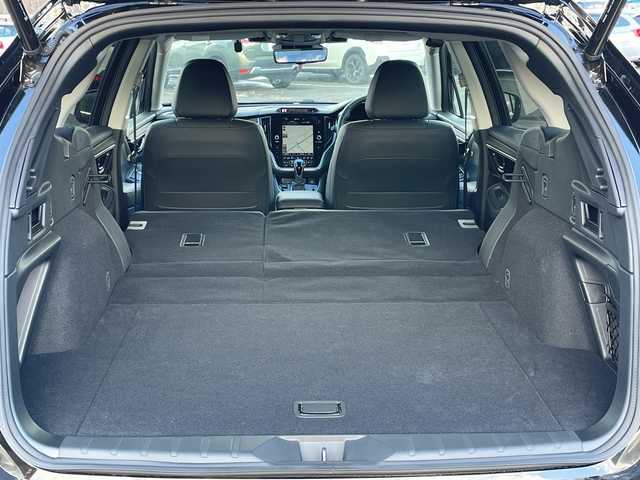 スバル アウトバック ブラックセレクション 道央・札幌 2024(令6)年 0.3万km クリスタルブラックシリカ ４ＷＤ/ワンオーナー/純正ナビ/【ＢＴ／ＵＳＢ】/フロント／サイド／バックカメラ/革巻きステアリング/ステアリングスイッチ/パドルシフト/ステアリングヒーター/レーダークルーズコントロール/レーンキープアシスト/スバルリアビークルディテクション/ドライバーモニタリング/ステアリング連動ヘッドランプ/ＬＥＤ/フォグ／リアフォグランプ/ウィンカーミラー/前席パワーシート/前席シートヒータ／エアシート/運転席シートメモリ/ドライブレコーダー/デジタルインナーミラー/純正ＡＷ付夏タイヤ積み込み/純正エンジンスターター