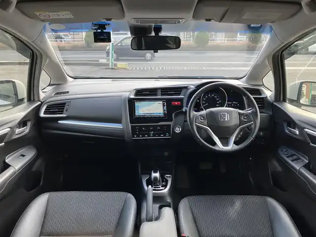 ホンダ フィット ハイブリット Lパッケージ 三重県 2015(平27)年 13.3万km ホワイトオーキッドパール ワンオーナー/♪シティブレーキアクティブシステム/♪誤発進抑制機能/♪純正ナビ/・フルセグ/・Bluetooth ・CD再生/・DVD再生/録音機能/♪バックカメラ/♪クルーズコントロール/♪ハーフレザーシート/♪LEDヘッドライト/♪オートライト/♪ステアリングスイッチ/♪オートリトラクタブルミラー/♪ウィンカーミラー/♪ビルトインETC/♪ドライブレコーダー