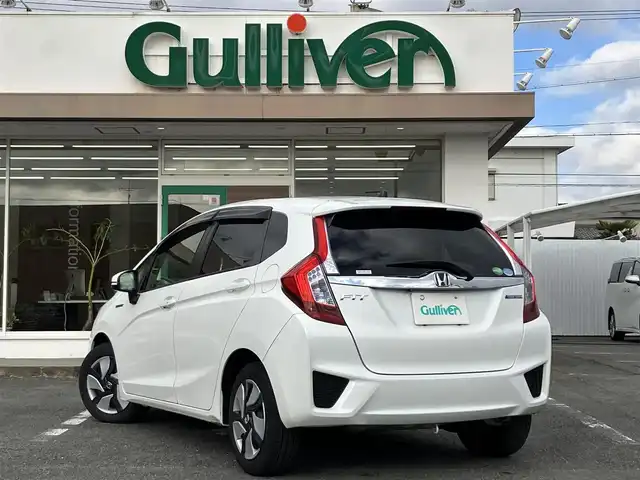 ホンダ フィット ハイブリット Lパッケージ 三重県 2015(平27)年 13.3万km ホワイトオーキッドパール ワンオーナー/♪シティブレーキアクティブシステム/♪誤発進抑制機能/♪純正ナビ/・フルセグ/・Bluetooth ・CD再生/・DVD再生/録音機能/♪バックカメラ/♪クルーズコントロール/♪ハーフレザーシート/♪LEDヘッドライト/♪オートライト/♪ステアリングスイッチ/♪オートリトラクタブルミラー/♪ウィンカーミラー/♪ビルトインETC/♪ドライブレコーダー