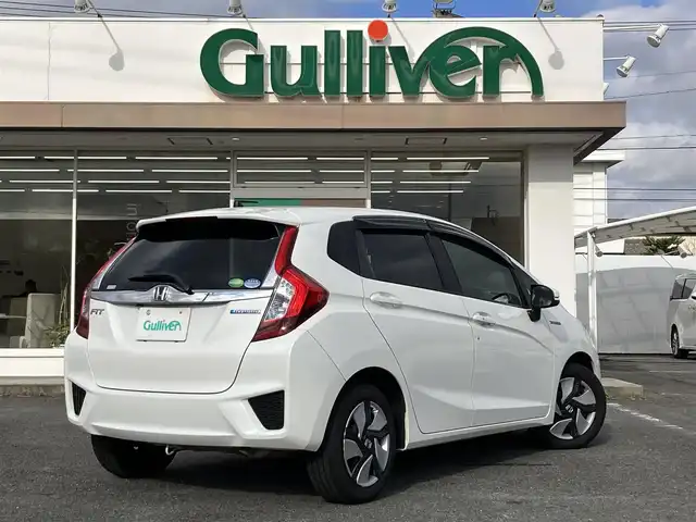 ホンダ フィット ハイブリット Lパッケージ 三重県 2015(平27)年 13.3万km ホワイトオーキッドパール ワンオーナー/♪シティブレーキアクティブシステム/♪誤発進抑制機能/♪純正ナビ/・フルセグ/・Bluetooth ・CD再生/・DVD再生/録音機能/♪バックカメラ/♪クルーズコントロール/♪ハーフレザーシート/♪LEDヘッドライト/♪オートライト/♪ステアリングスイッチ/♪オートリトラクタブルミラー/♪ウィンカーミラー/♪ビルトインETC/♪ドライブレコーダー