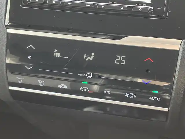 ホンダ フィット ハイブリット Lパッケージ 三重県 2015(平27)年 13.3万km ホワイトオーキッドパール ワンオーナー/♪シティブレーキアクティブシステム/♪誤発進抑制機能/♪純正ナビ/・フルセグ/・Bluetooth ・CD再生/・DVD再生/録音機能/♪バックカメラ/♪クルーズコントロール/♪ハーフレザーシート/♪LEDヘッドライト/♪オートライト/♪ステアリングスイッチ/♪オートリトラクタブルミラー/♪ウィンカーミラー/♪ビルトインETC/♪ドライブレコーダー