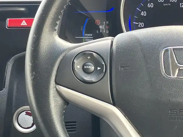 ホンダ フィット ハイブリット Lパッケージ 三重県 2015(平27)年 13.3万km ホワイトオーキッドパール ワンオーナー/♪シティブレーキアクティブシステム/♪誤発進抑制機能/♪純正ナビ/・フルセグ/・Bluetooth ・CD再生/・DVD再生/録音機能/♪バックカメラ/♪クルーズコントロール/♪ハーフレザーシート/♪LEDヘッドライト/♪オートライト/♪ステアリングスイッチ/♪オートリトラクタブルミラー/♪ウィンカーミラー/♪ビルトインETC/♪ドライブレコーダー